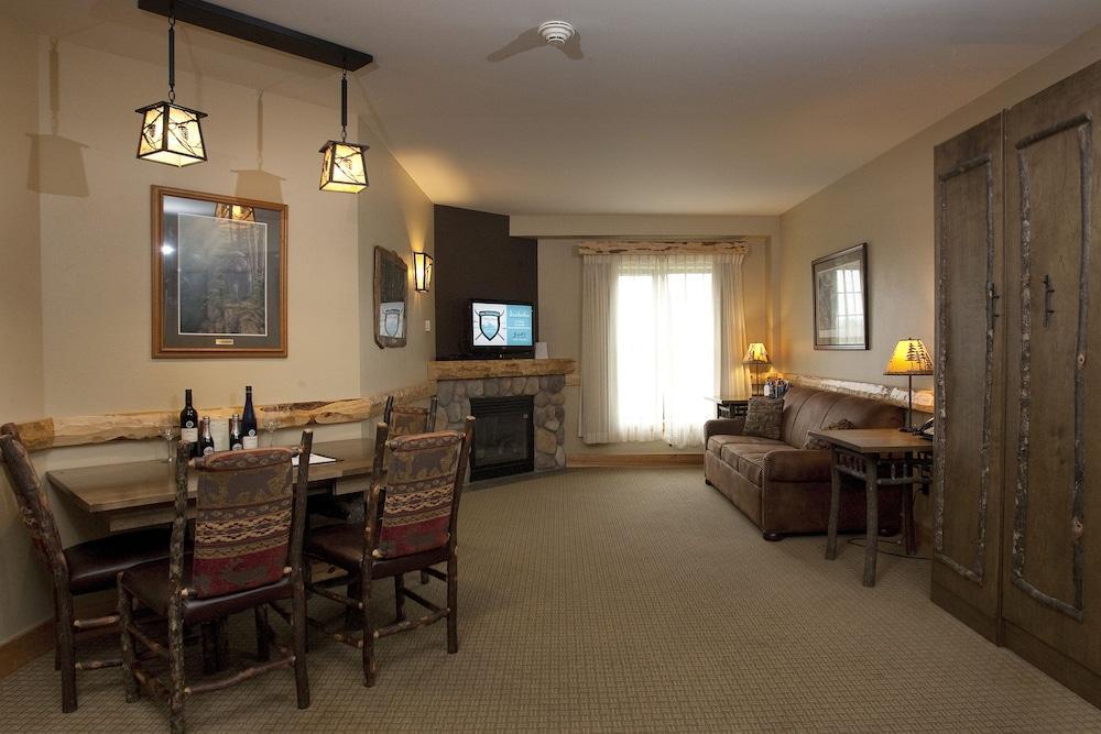 Hope Lake Lodge & Indoor Waterpark Кортленд Экстерьер фото