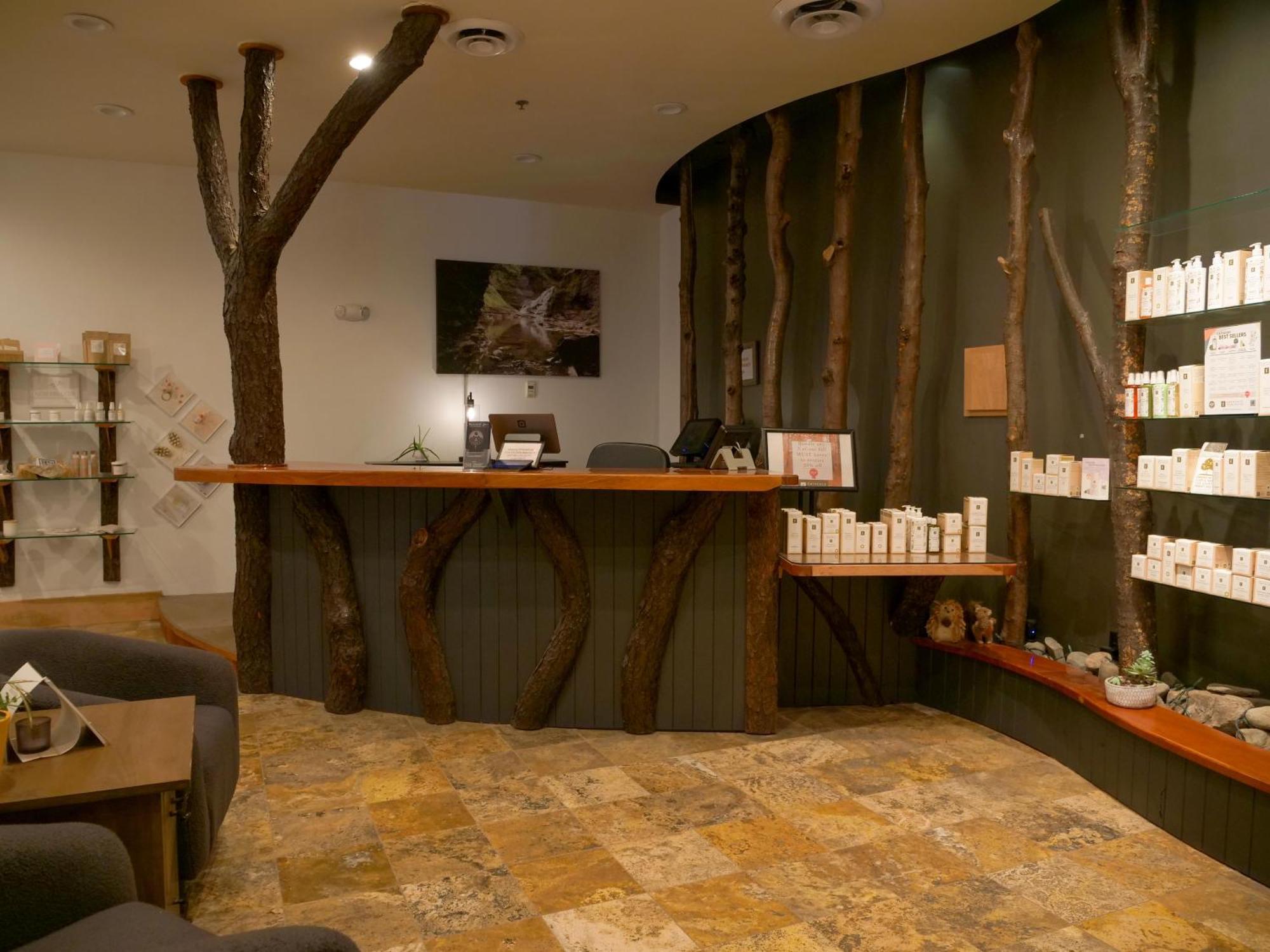 Hope Lake Lodge & Indoor Waterpark Кортленд Экстерьер фото
