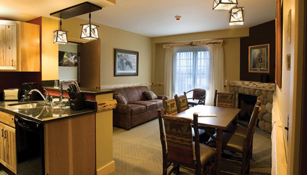 Hope Lake Lodge & Indoor Waterpark Кортленд Экстерьер фото
