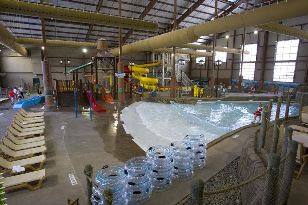 Hope Lake Lodge & Indoor Waterpark Кортленд Экстерьер фото