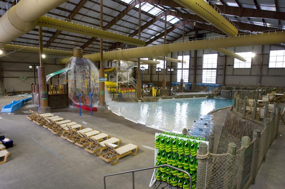 Hope Lake Lodge & Indoor Waterpark Кортленд Экстерьер фото