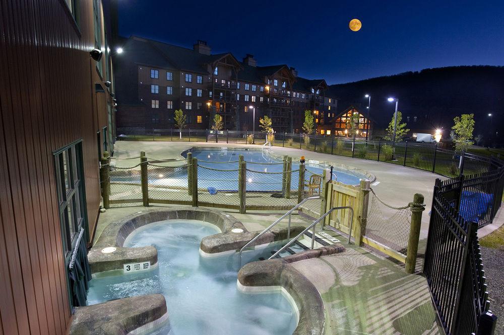 Hope Lake Lodge & Indoor Waterpark Кортленд Экстерьер фото