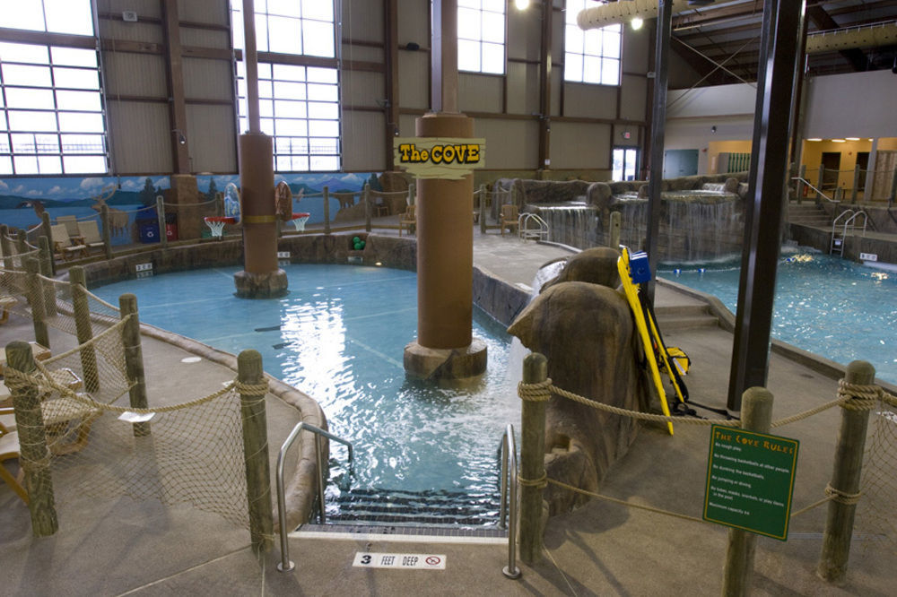 Hope Lake Lodge & Indoor Waterpark Кортленд Экстерьер фото