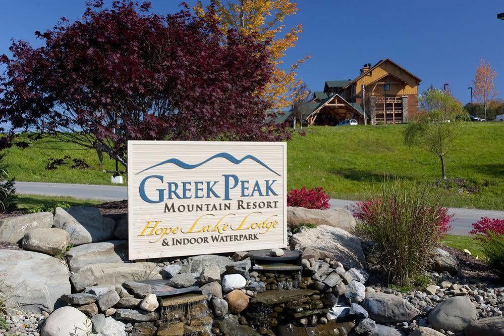 Hope Lake Lodge & Indoor Waterpark Кортленд Экстерьер фото