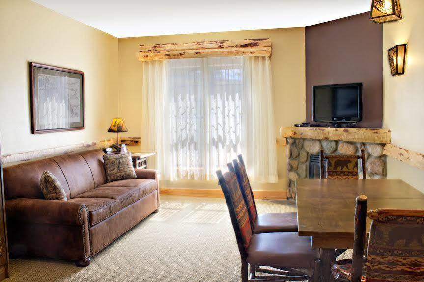Hope Lake Lodge & Indoor Waterpark Кортленд Экстерьер фото