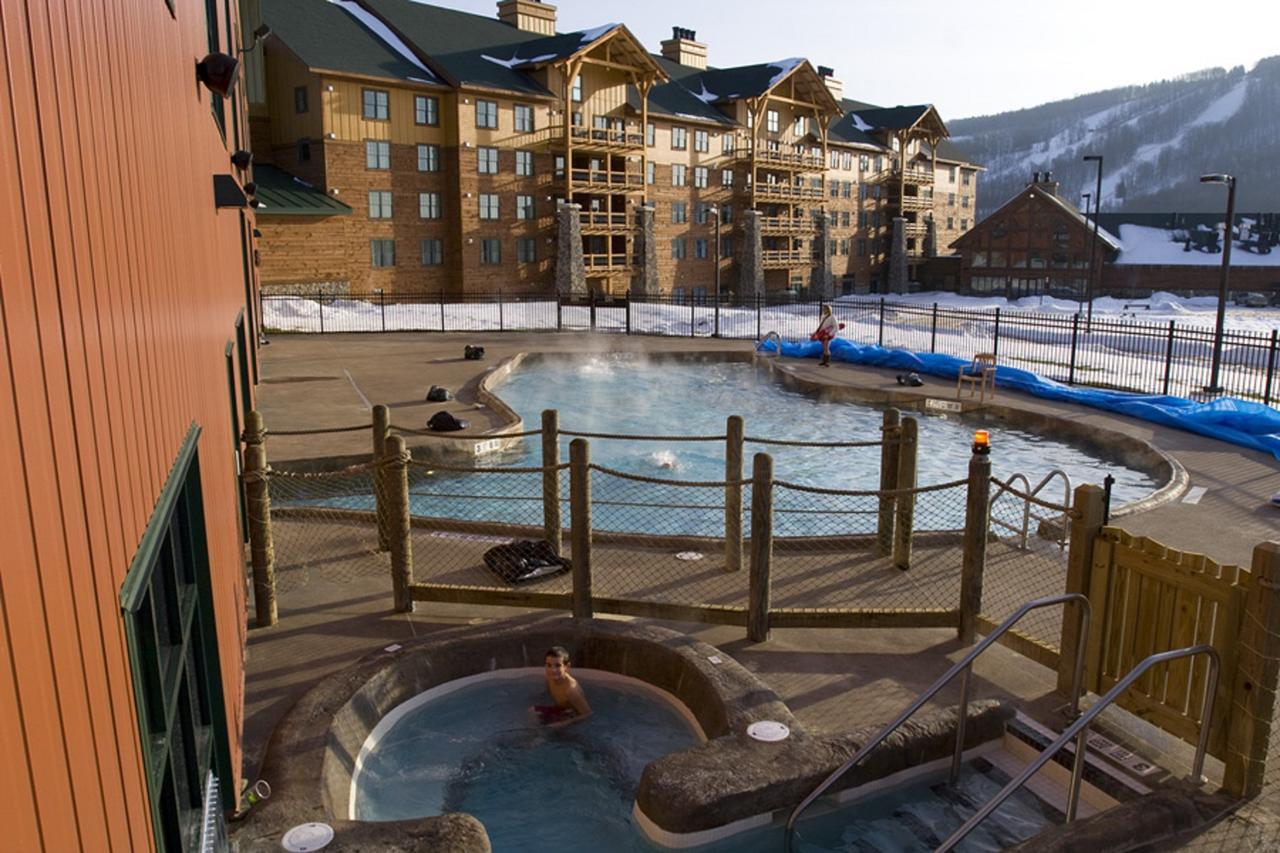 Hope Lake Lodge & Indoor Waterpark Кортленд Экстерьер фото