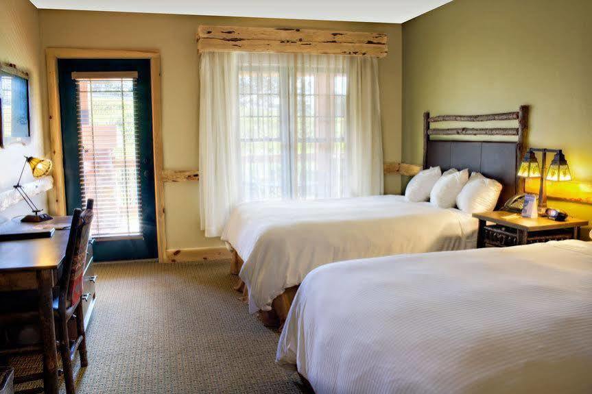 Hope Lake Lodge & Indoor Waterpark Кортленд Экстерьер фото