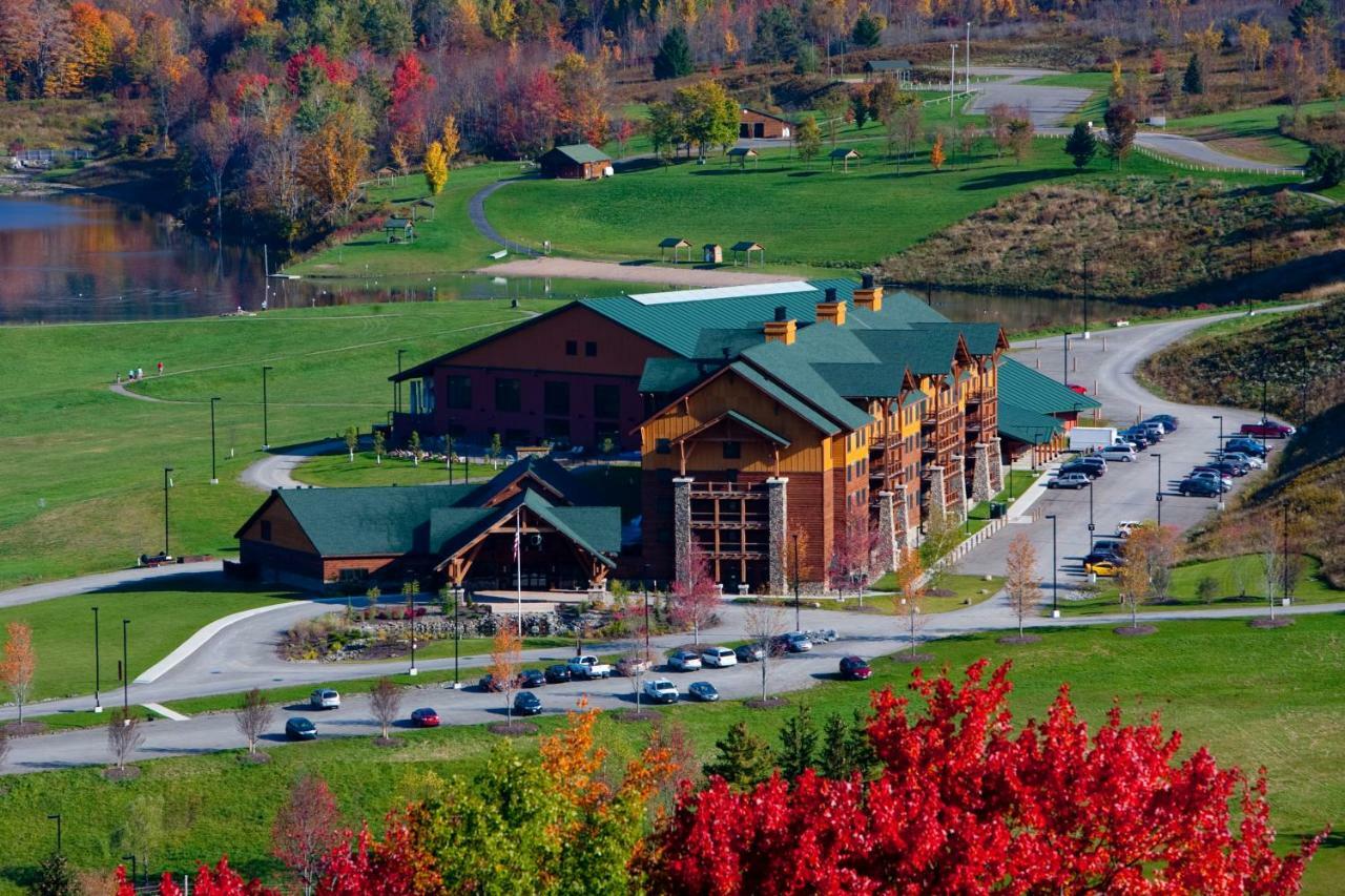 Hope Lake Lodge & Indoor Waterpark Кортленд Экстерьер фото